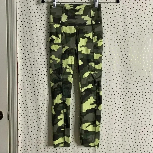 Lululemon Fast and Free High-Rise Crop - Picture 2 of 11